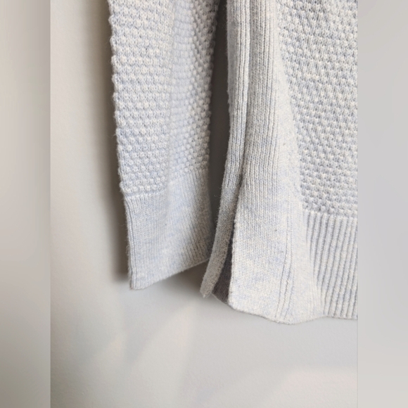 GAP Baby Blue Knit Split Hem Sweater Medium - Picture 4 of 6